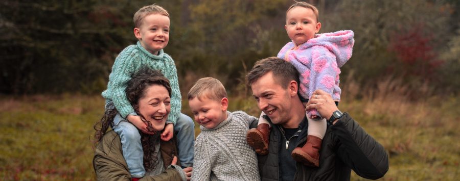 Lifestyle Sessions vs Mini Shoots: Why “Can’t Sit Still” Kids Actually Need More Time – Not Less